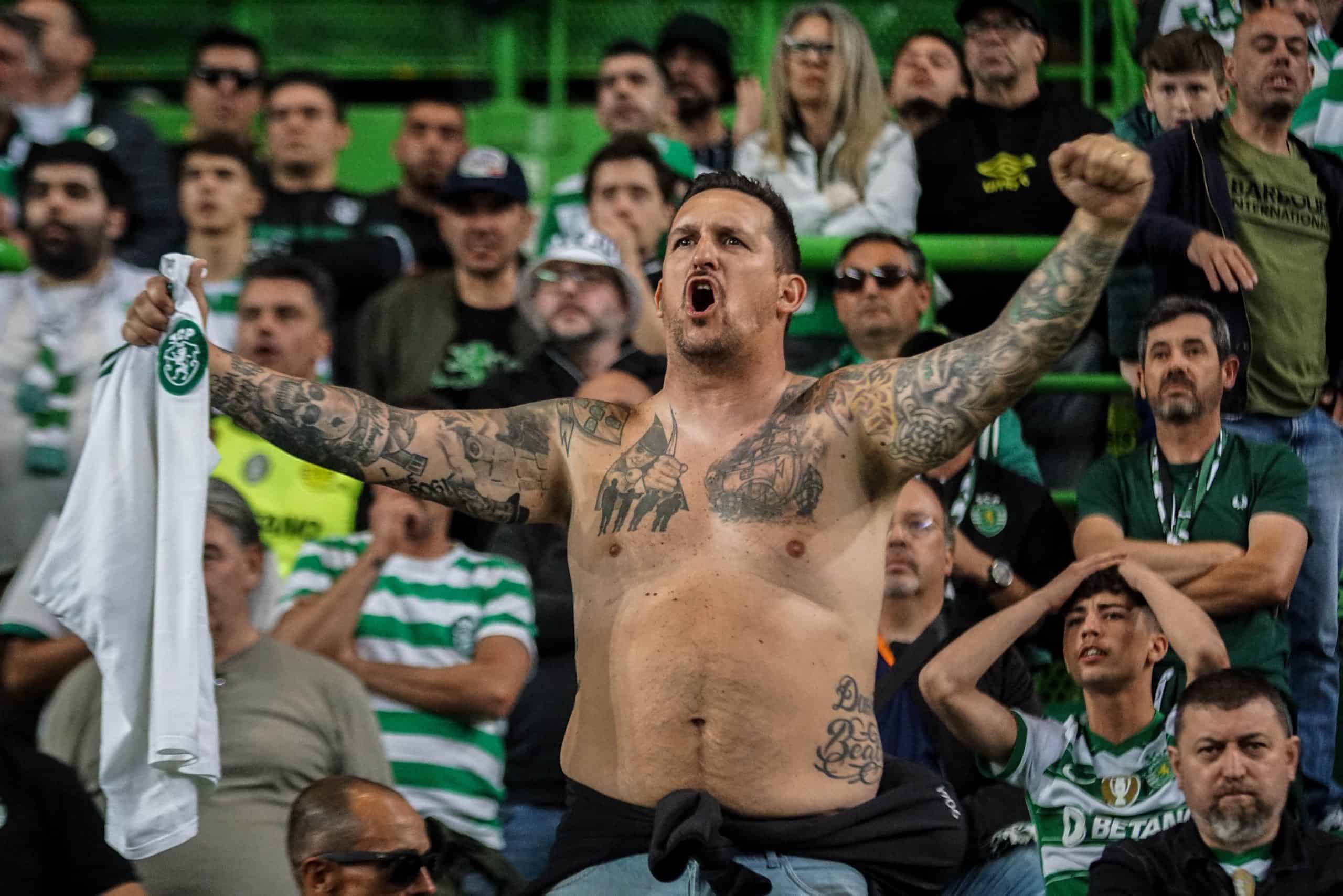 Sporting CP verpest kampioensfeestje Benfica in derby onder