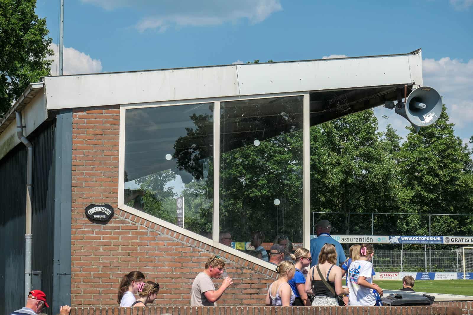Dorpsclub VV Langezwaag boekt historische promotie