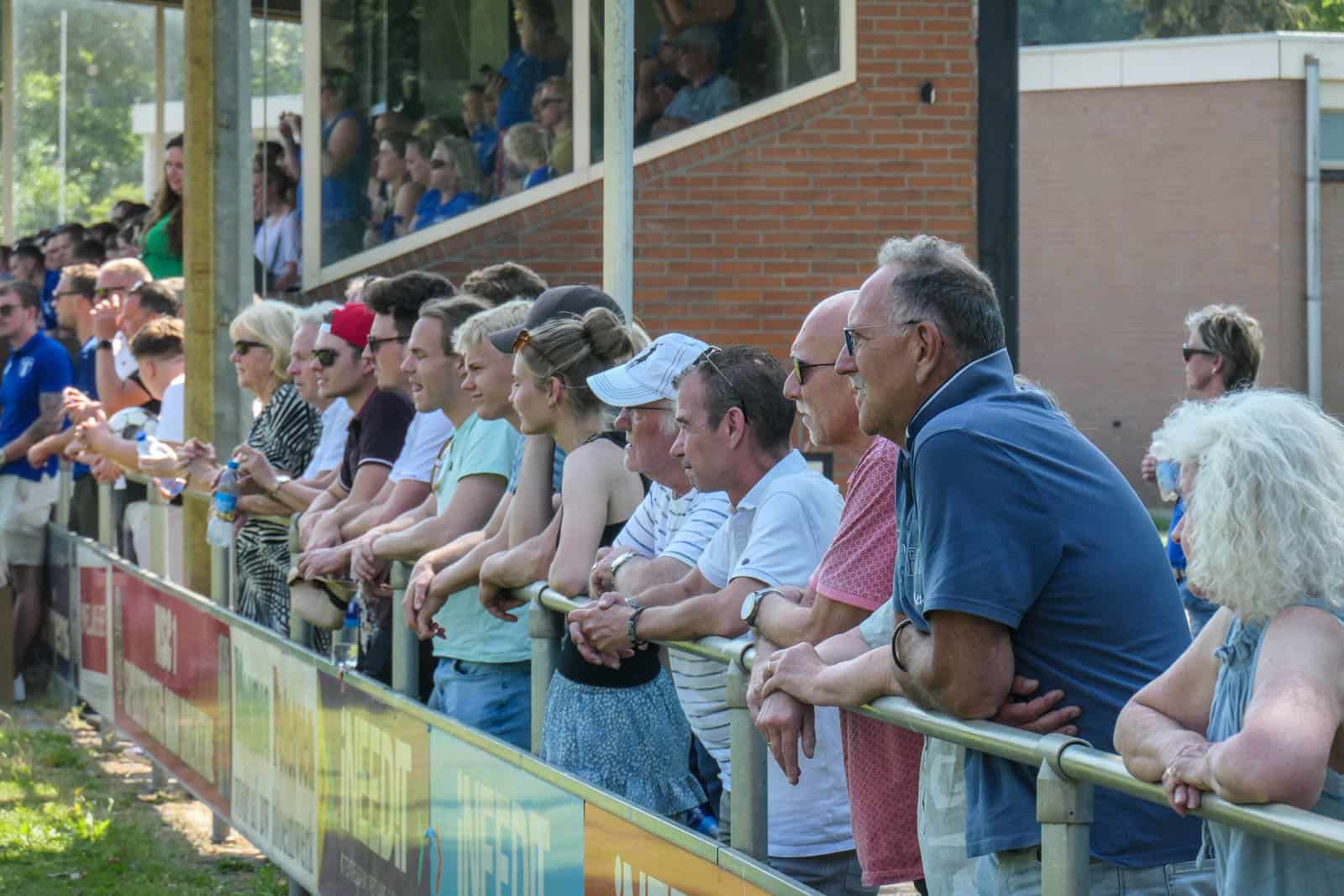 Dorpsclub VV Langezwaag boekt historische promotie