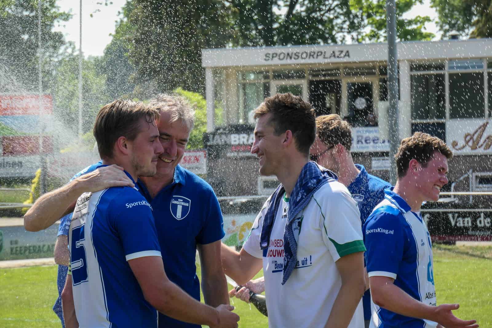 Dorpsclub VV Langezwaag boekt historische promotie