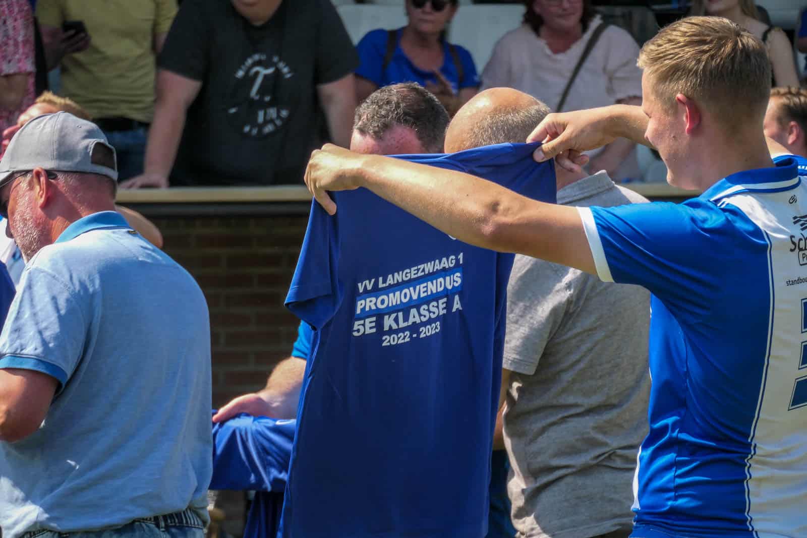 Dorpsclub VV Langezwaag boekt historische promotie