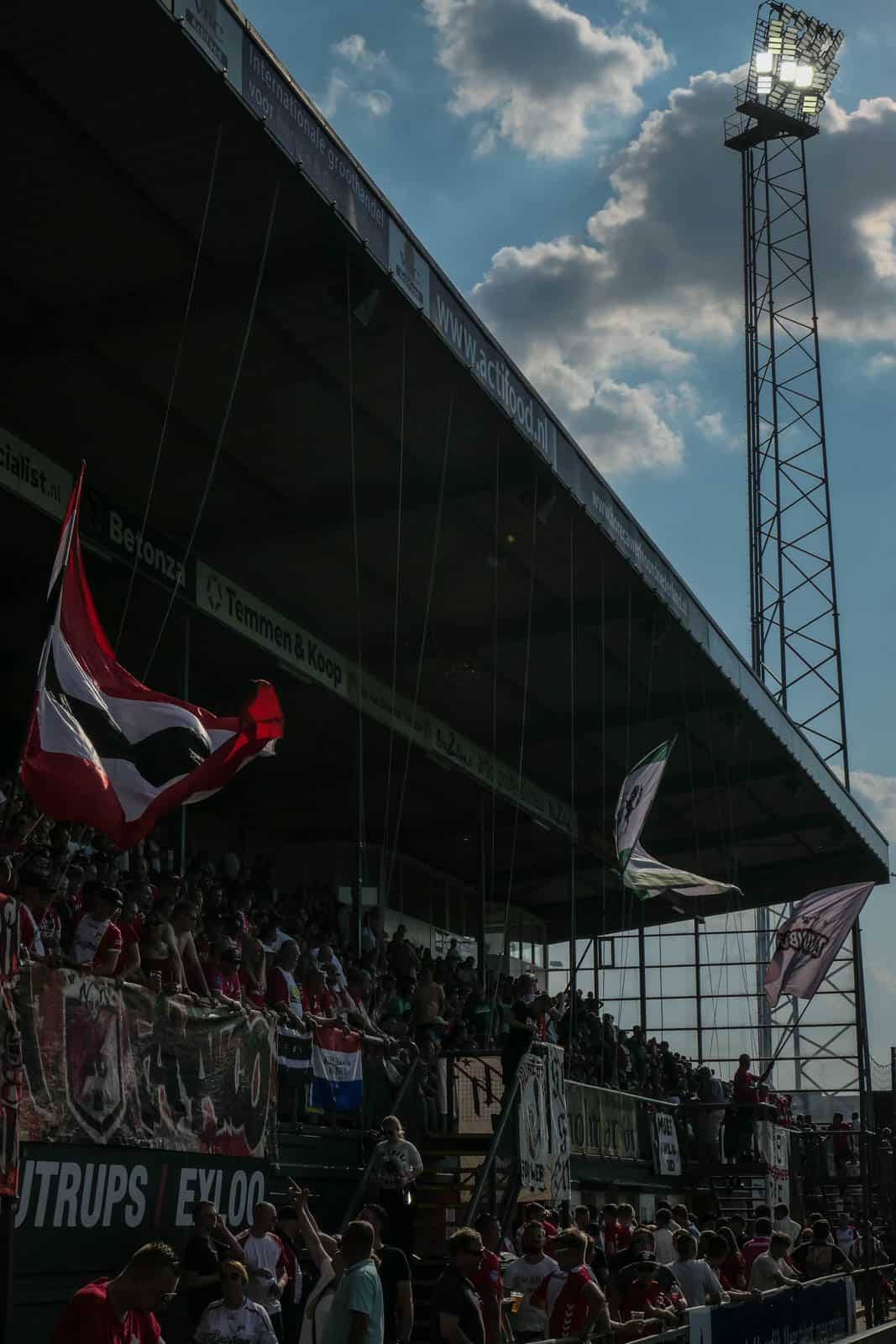 Historische promotie Almere City dompelt FC Emmen in rouw