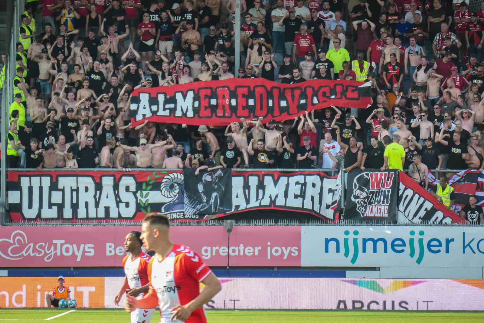 Historische promotie Almere City dompelt FC Emmen in rouw