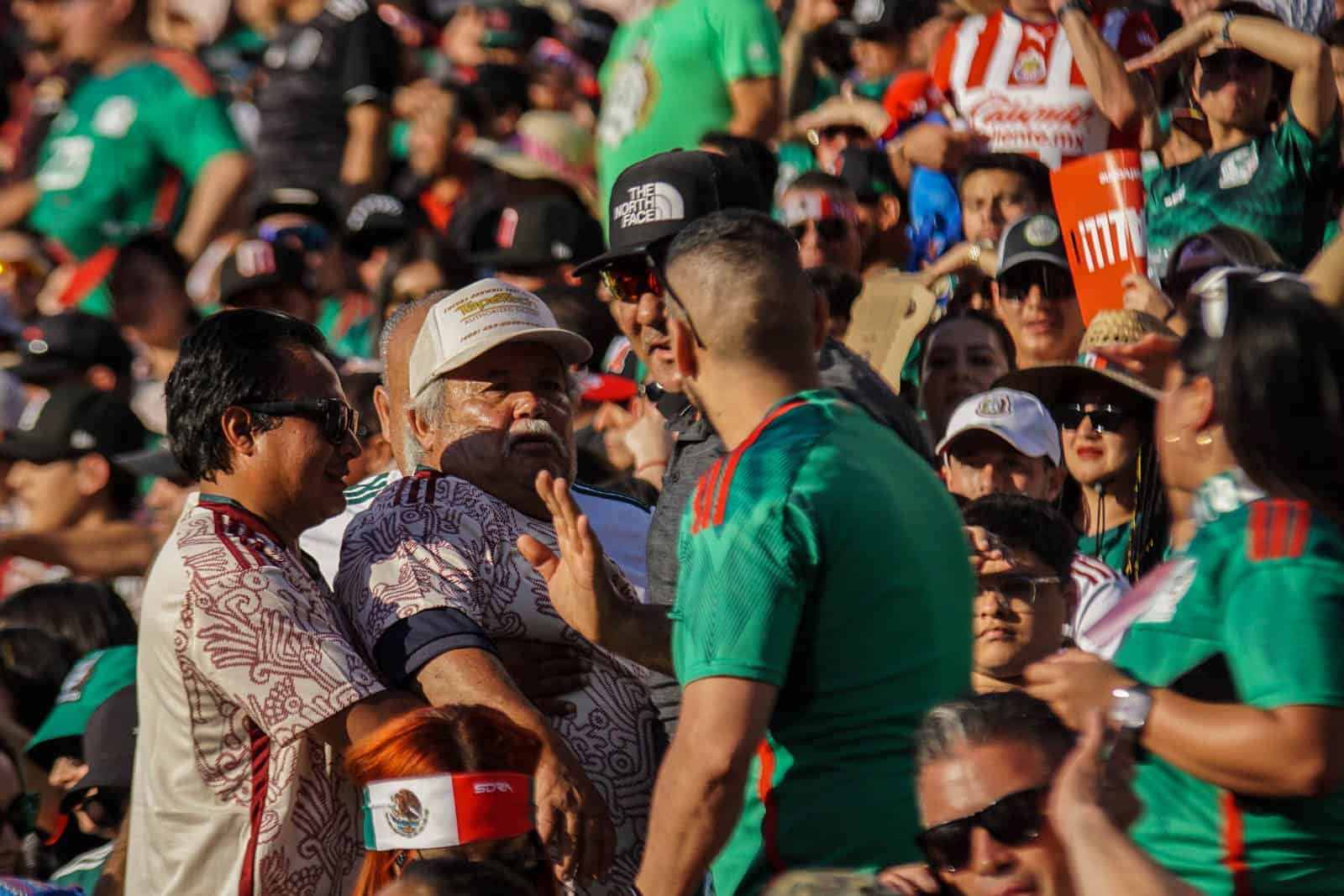 Mexicaanse passie bij teleurstellende Gold Cup avond tegen Qatar
