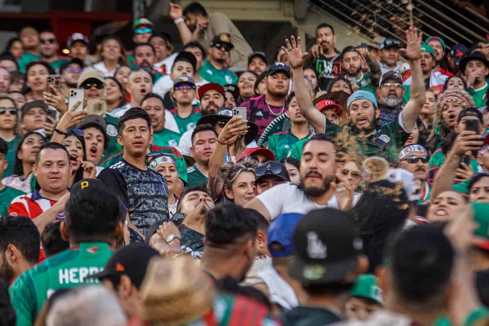 Mexicaanse passie bij teleurstellende Gold Cup avond tegen Qatar