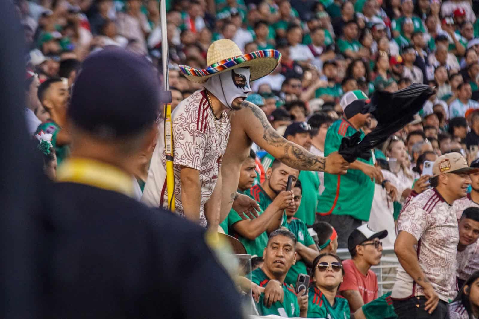Mexicaanse passie bij teleurstellende Gold Cup avond tegen Qatar