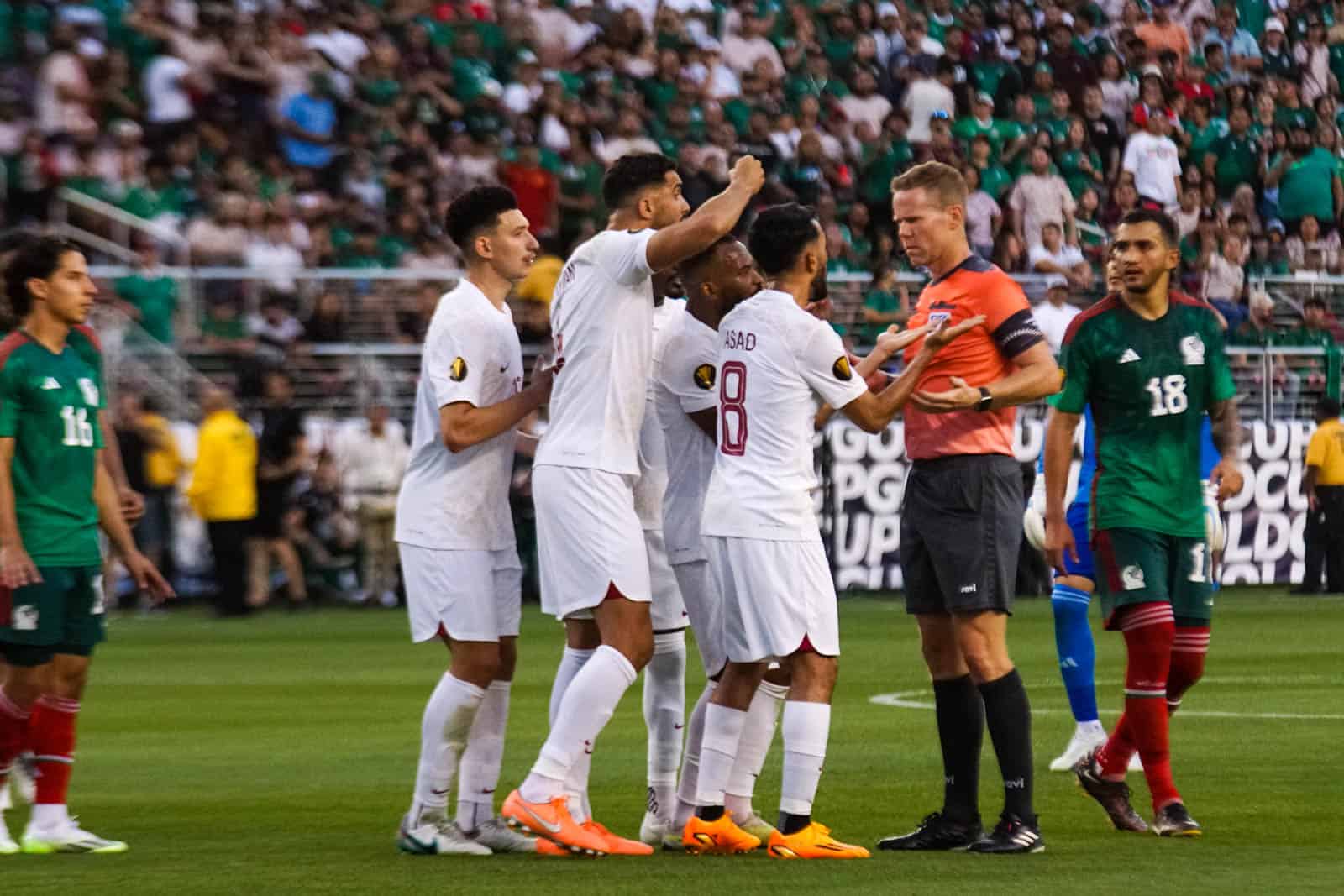 Mexicaanse passie bij teleurstellende Gold Cup avond tegen Qatar