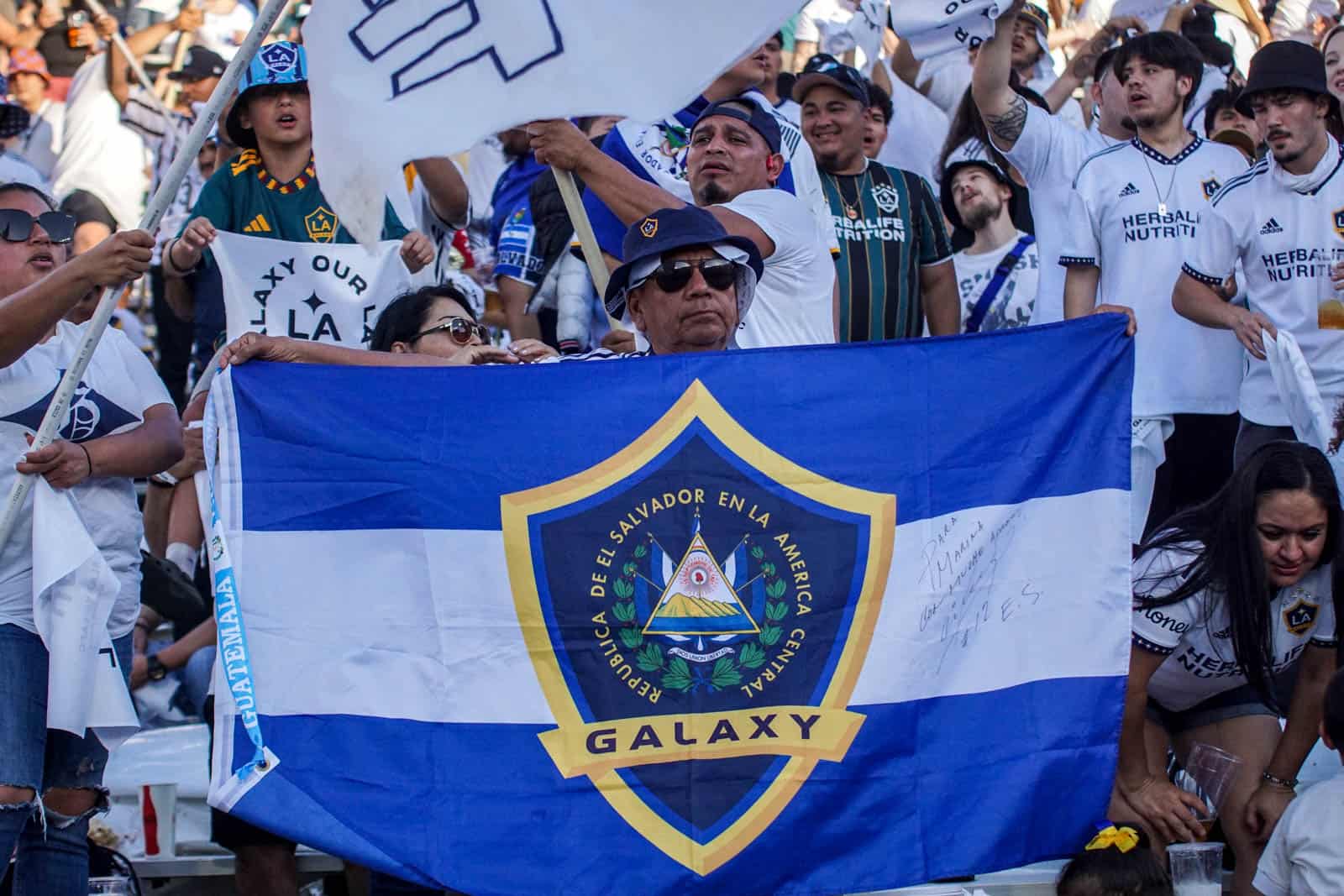 Spektakel bij de derby van LA; Amerikaanse ultras in topvorm