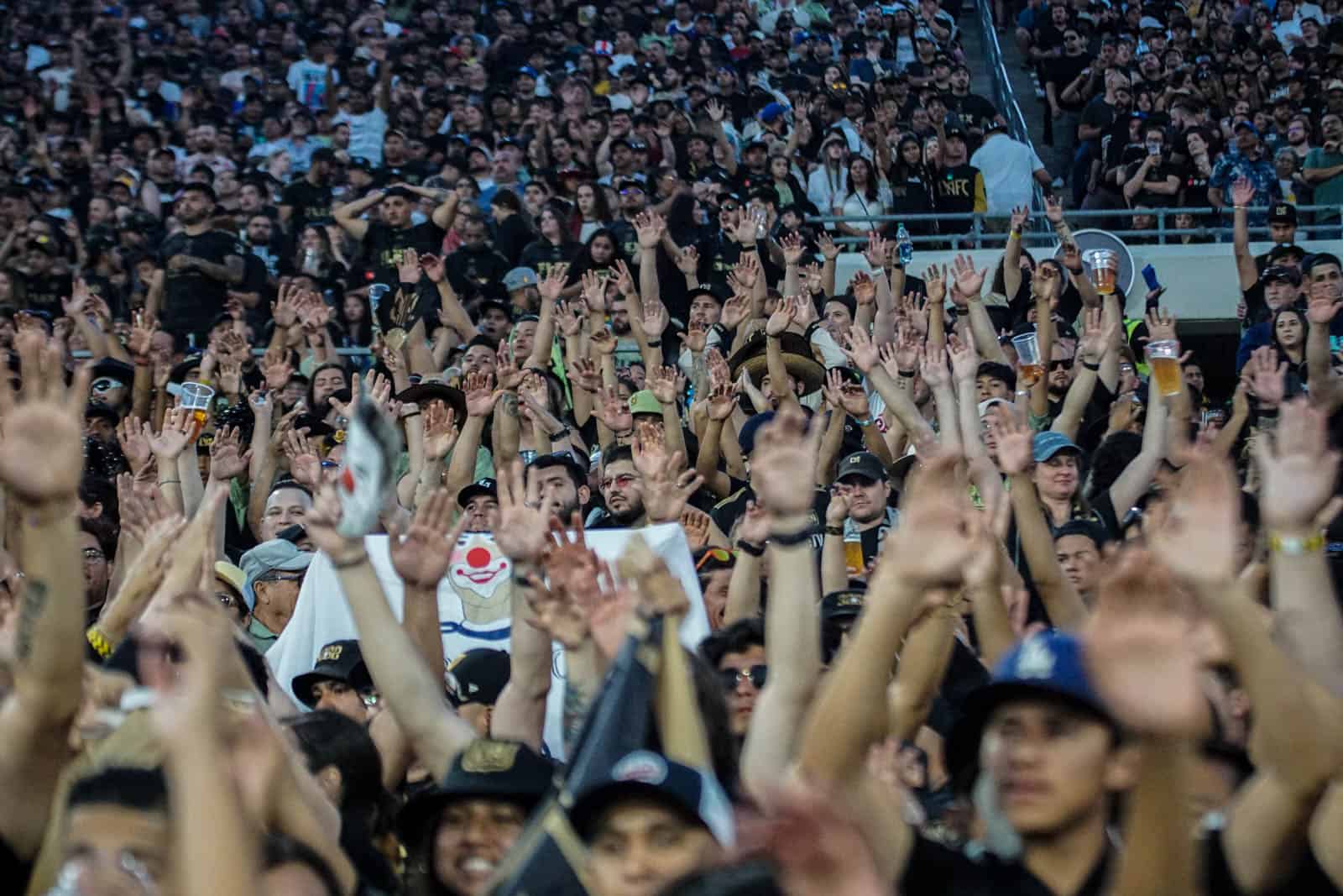 Spektakel bij de derby van LA; Amerikaanse ultras in topvorm