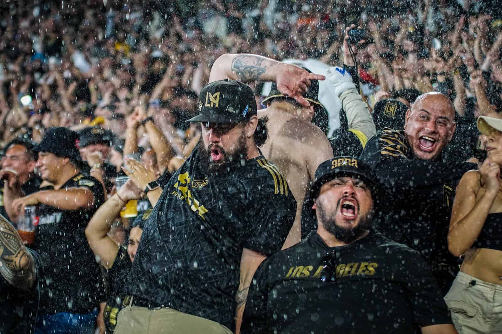 Spektakel bij de derby van LA; Amerikaanse ultras in topvorm