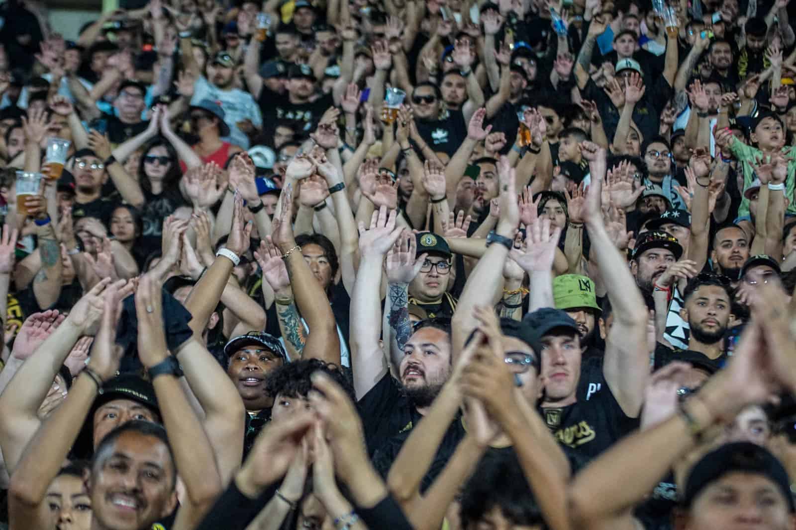 Spektakel bij de derby van LA; Amerikaanse ultras in topvorm