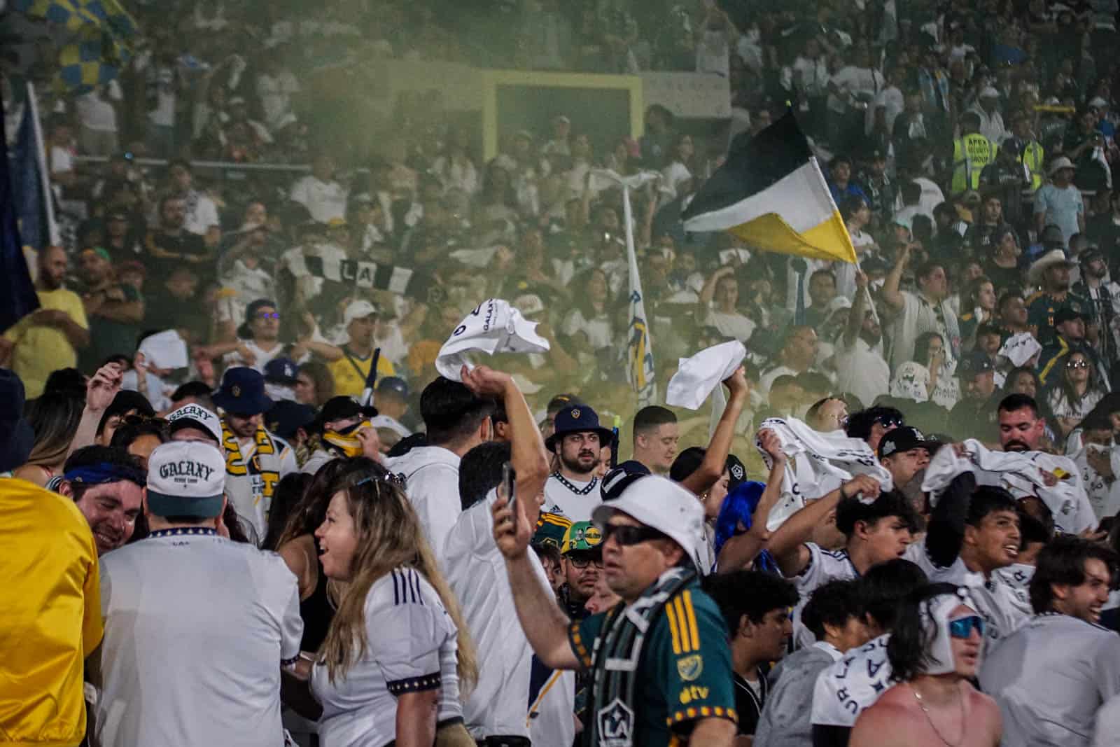 Spektakel bij de derby van LA; Amerikaanse ultras in topvorm
