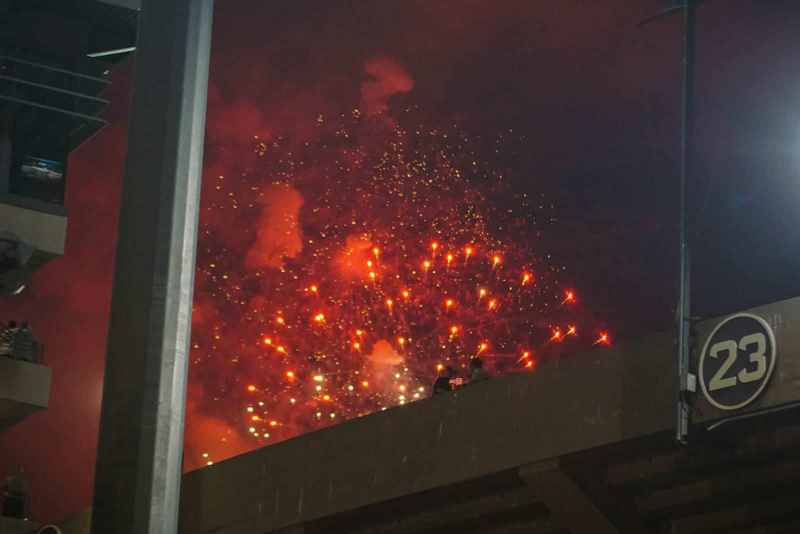 Spektakel bij de derby van LA; Amerikaanse ultras in topvorm