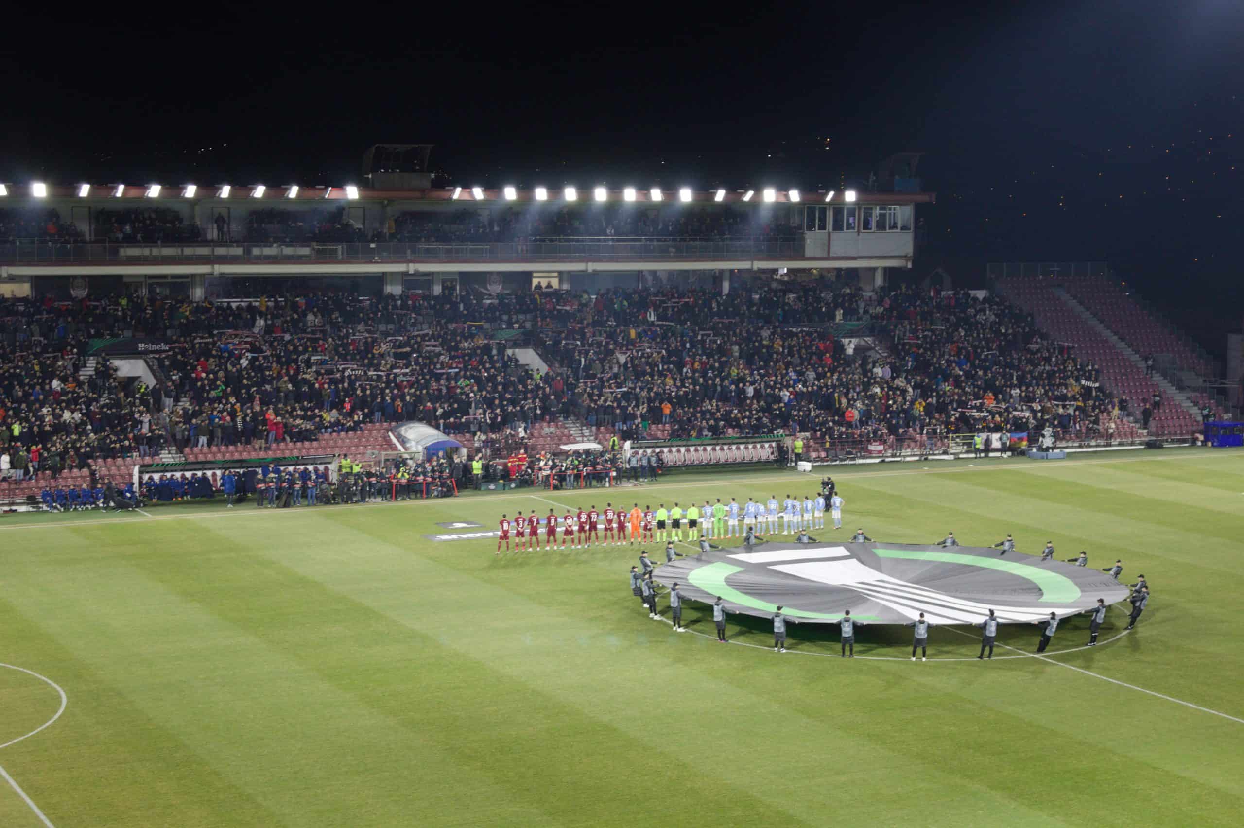 Héérlijke tribune in Cluj: je leven niet zeker
