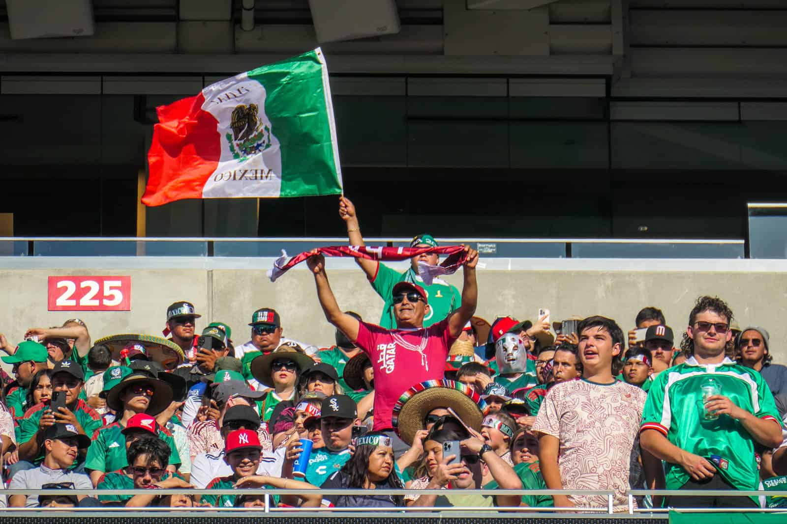 Mexicaanse passie bij teleurstellende Gold Cup avond tegen Qatar