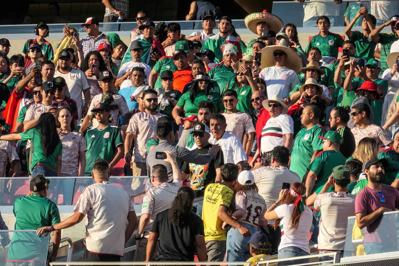 Mexicaanse passie bij teleurstellende Gold Cup avond tegen Qatar