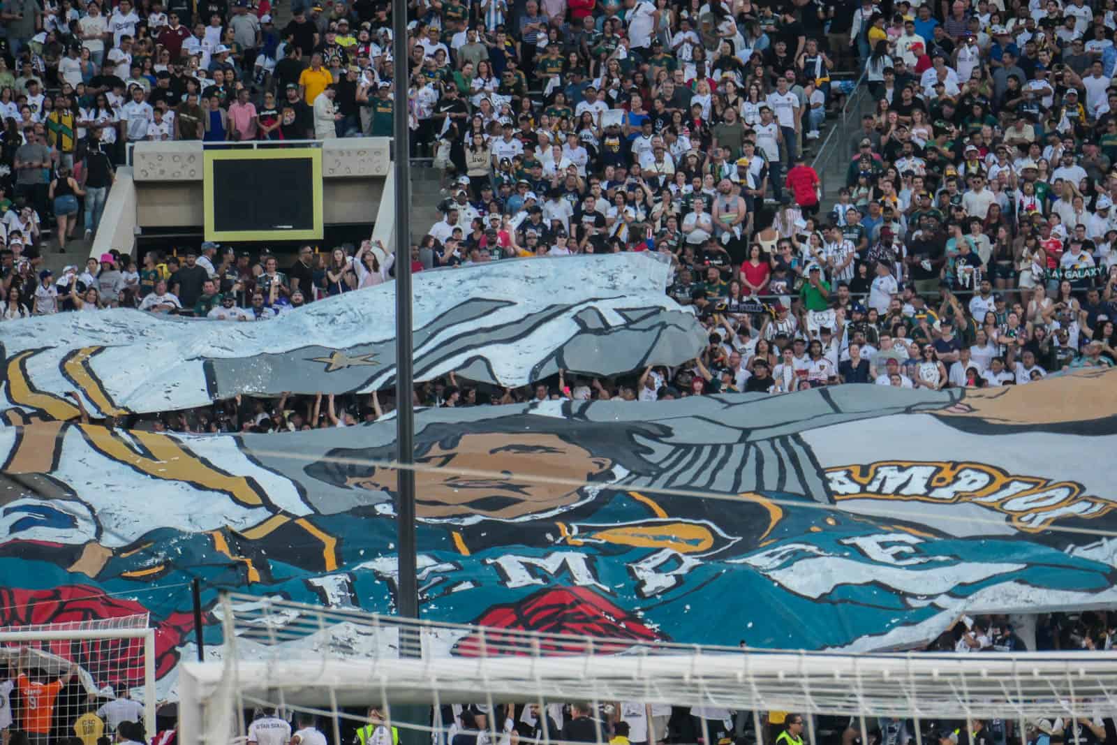 Spektakel bij de derby van LA; Amerikaanse ultras in topvorm