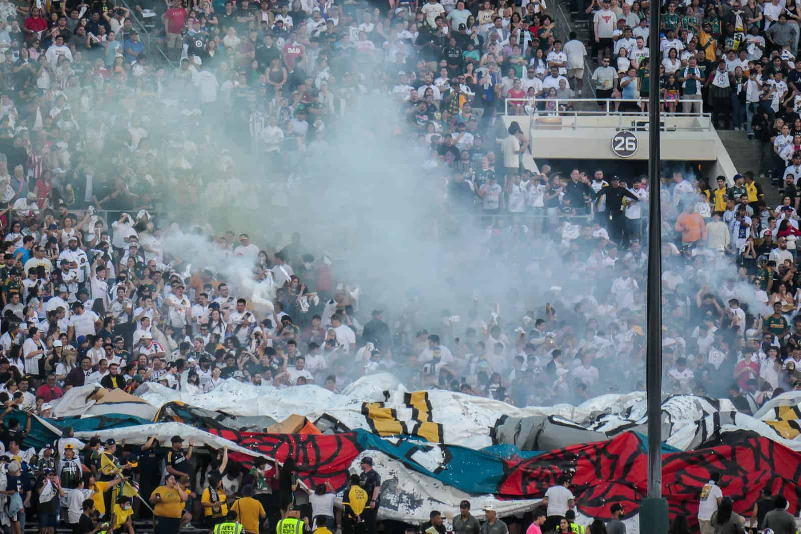 Spektakel bij de derby van LA; Amerikaanse ultras in topvorm
