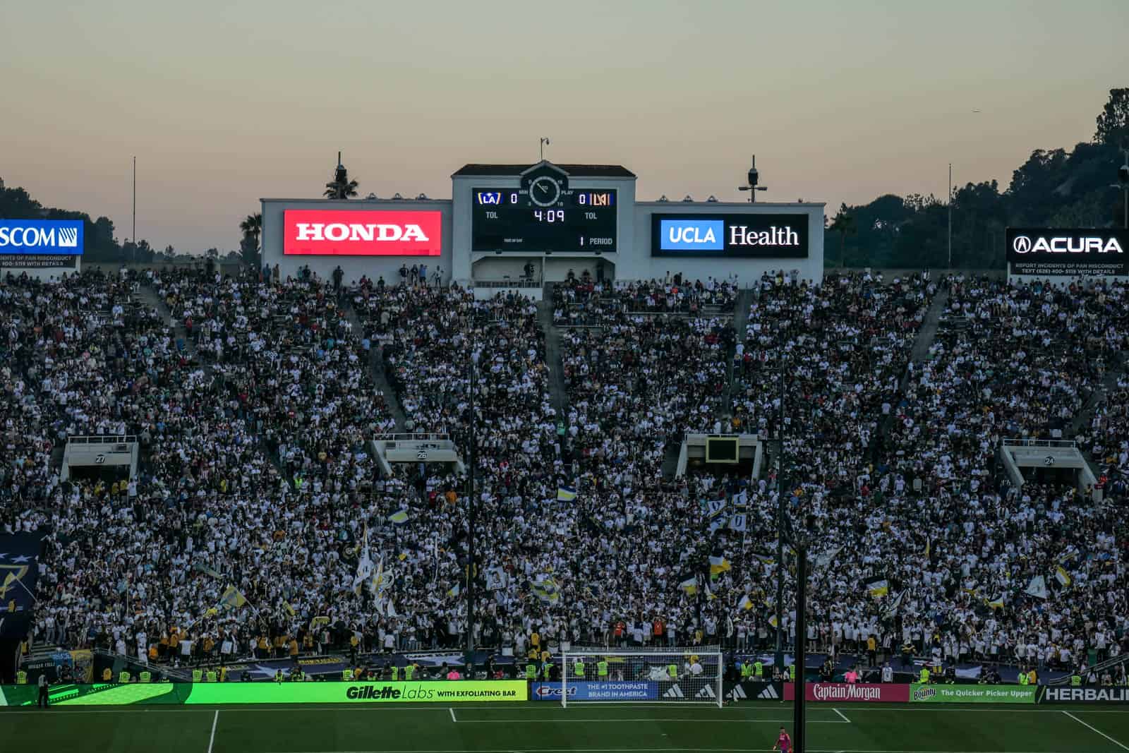 Spektakel bij de derby van LA; Amerikaanse ultras in topvorm