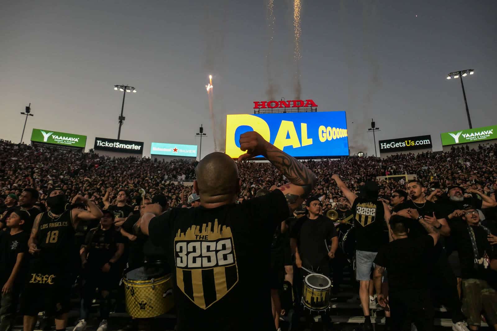 Spektakel bij de derby van LA; Amerikaanse ultras in topvorm