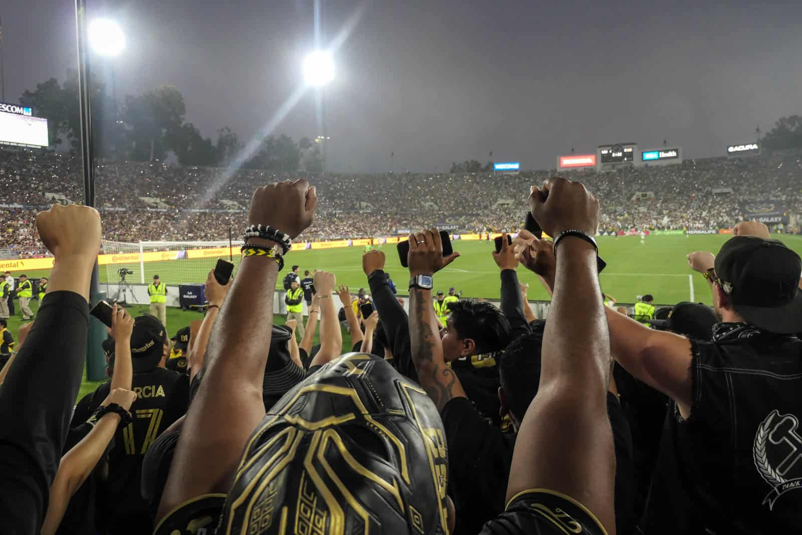 Spektakel bij de derby van LA; Amerikaanse ultras in topvorm