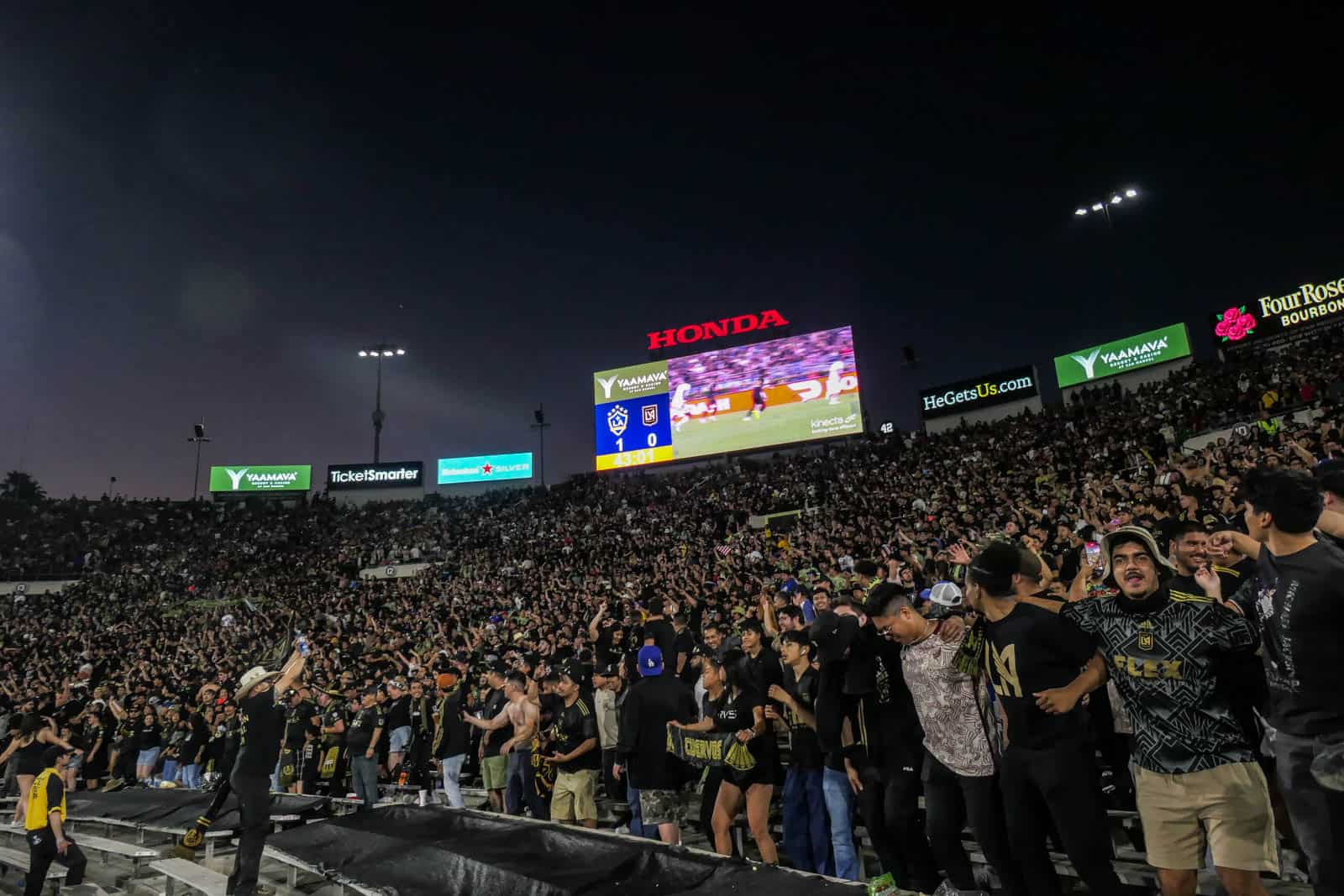 Spektakel bij de derby van LA; Amerikaanse ultras in topvorm