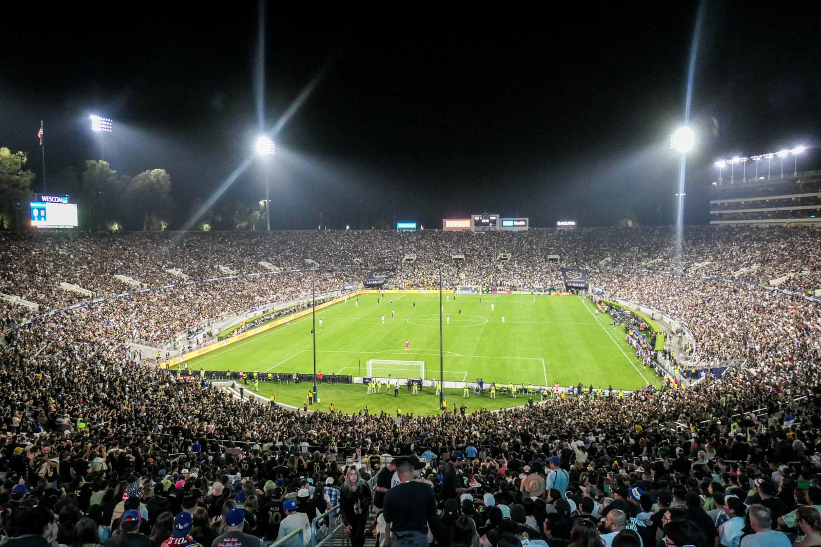 Spektakel bij de derby van LA; Amerikaanse ultras in topvorm