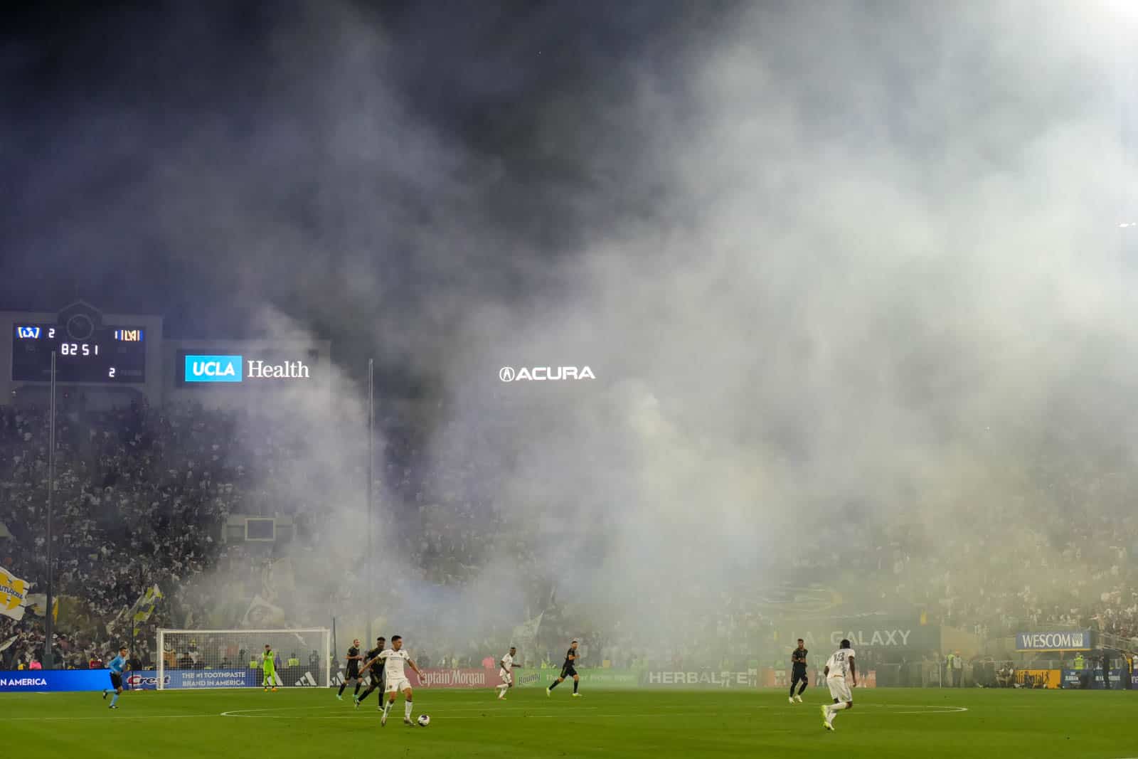 Spektakel bij de derby van LA; Amerikaanse ultras in topvorm