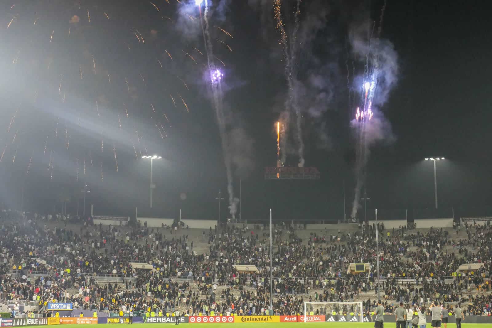 Spektakel bij de derby van LA; Amerikaanse ultras in topvorm