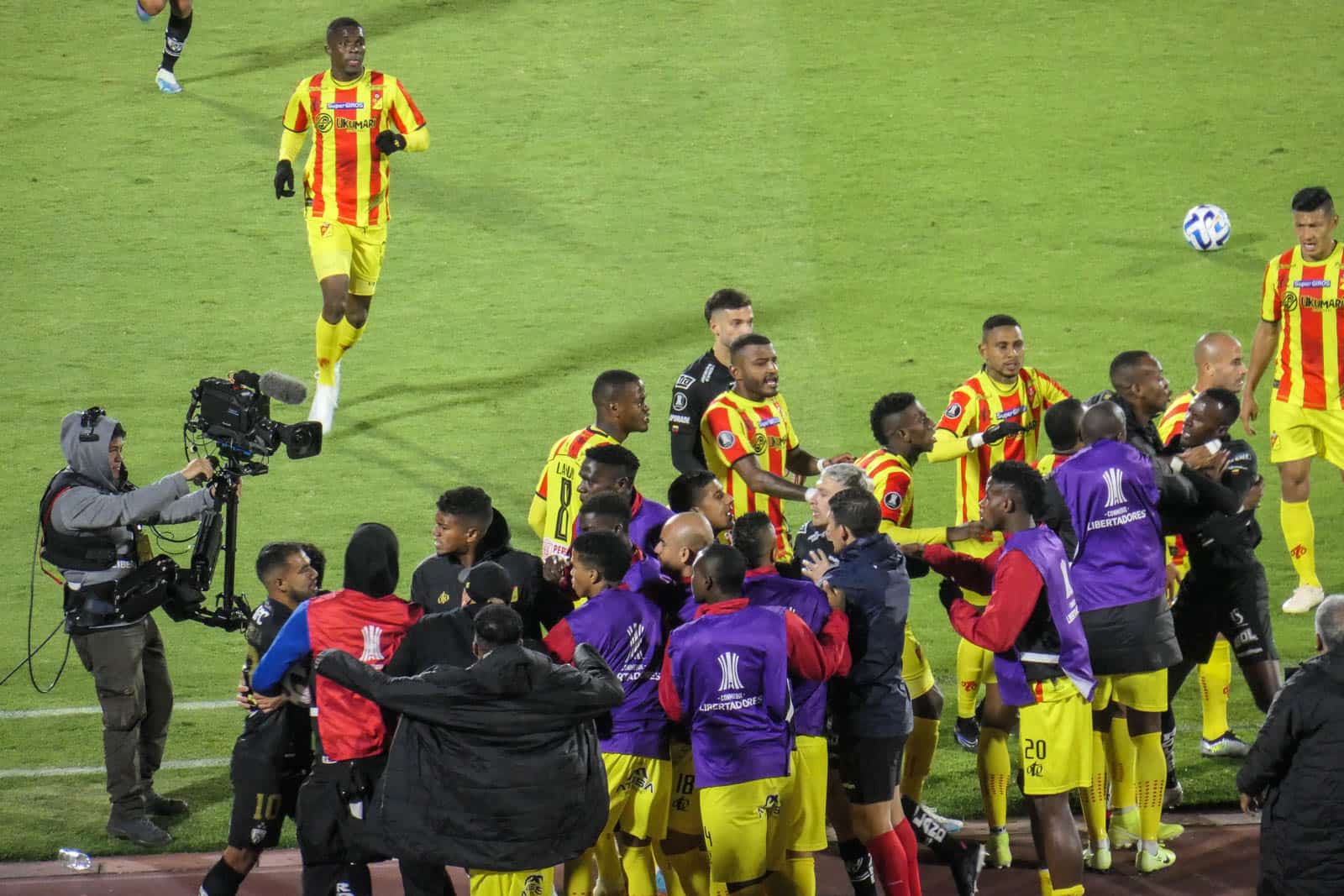 Uitzinnig uitvak Deportivo Pereira bij bloedstollende avond Copa Libertadores in Ecuador
