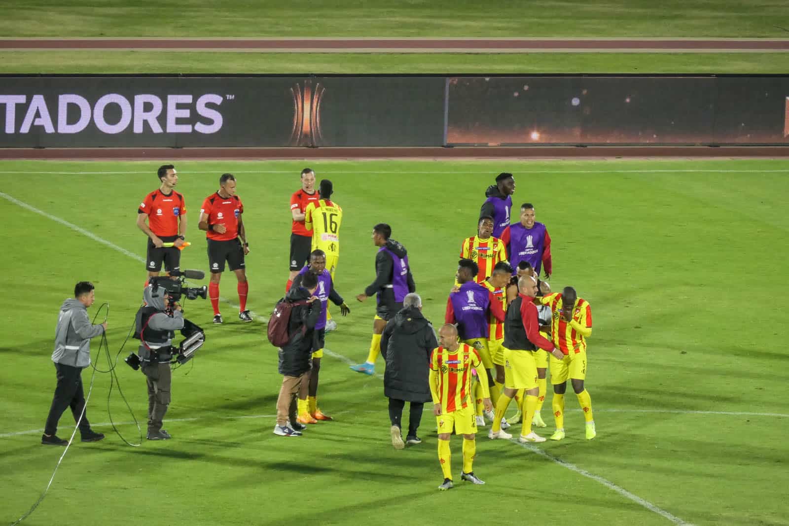 Uitzinnig uitvak Deportivo Pereira bij bloedstollende avond Copa Libertadores in Ecuador