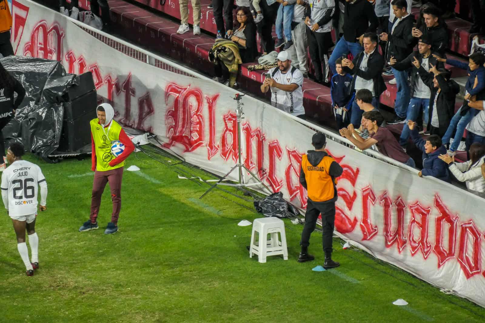 Achtbaan aan emoties voor supporters LDU Quito en Nublense eindigt pas na penalty’s