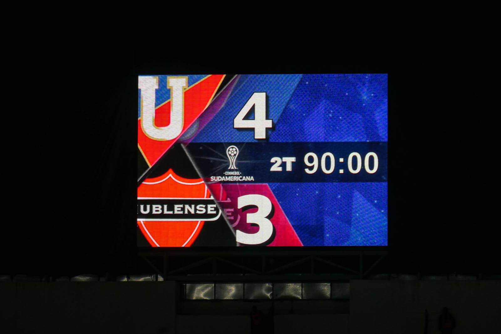 Achtbaan aan emoties voor supporters LDU Quito en Nublense eindigt pas na penalty’s