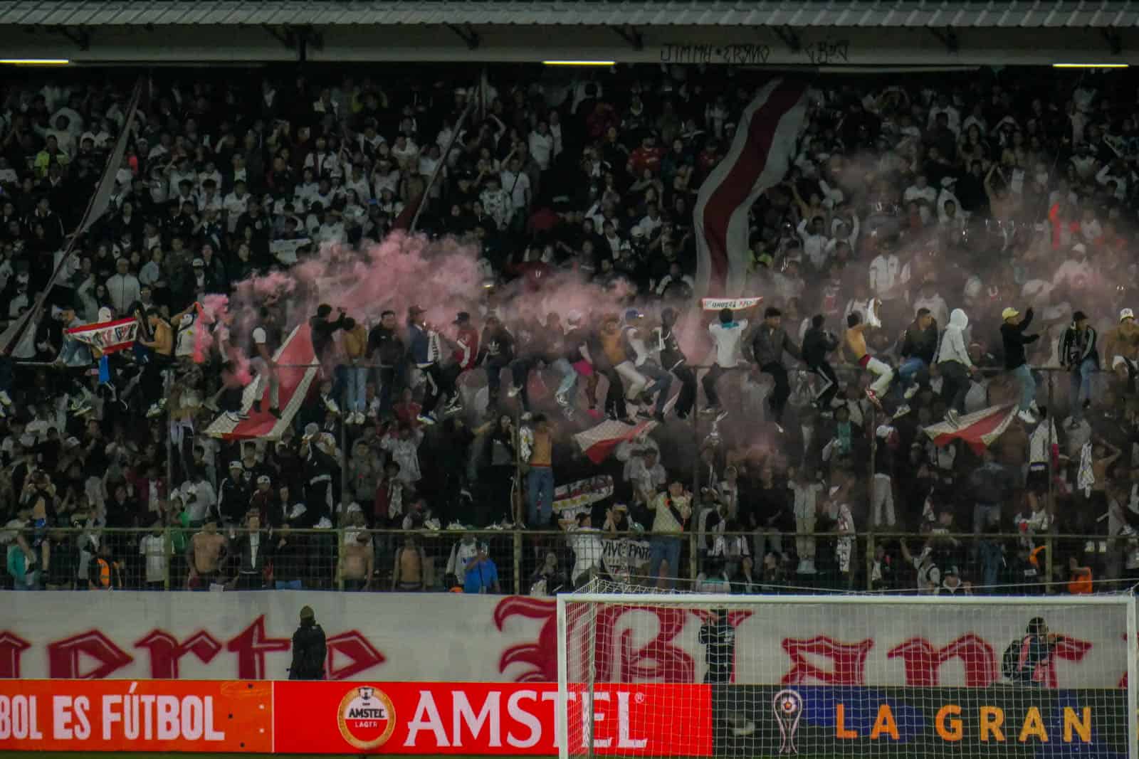 Achtbaan aan emoties voor supporters LDU Quito en Nublense eindigt pas na penalty’s