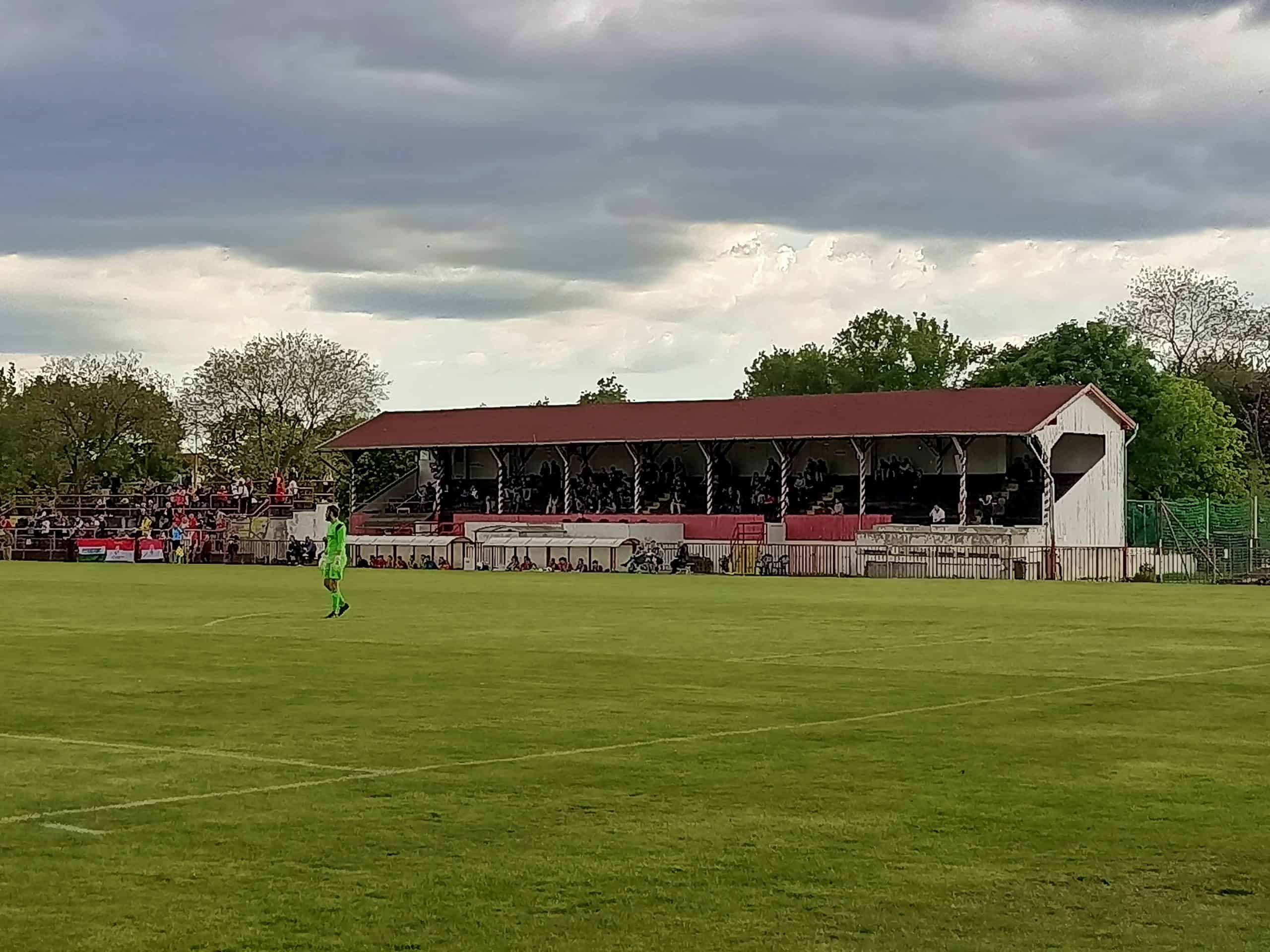 Legia Warschau-ultras langs bij linkse club in Boedapest