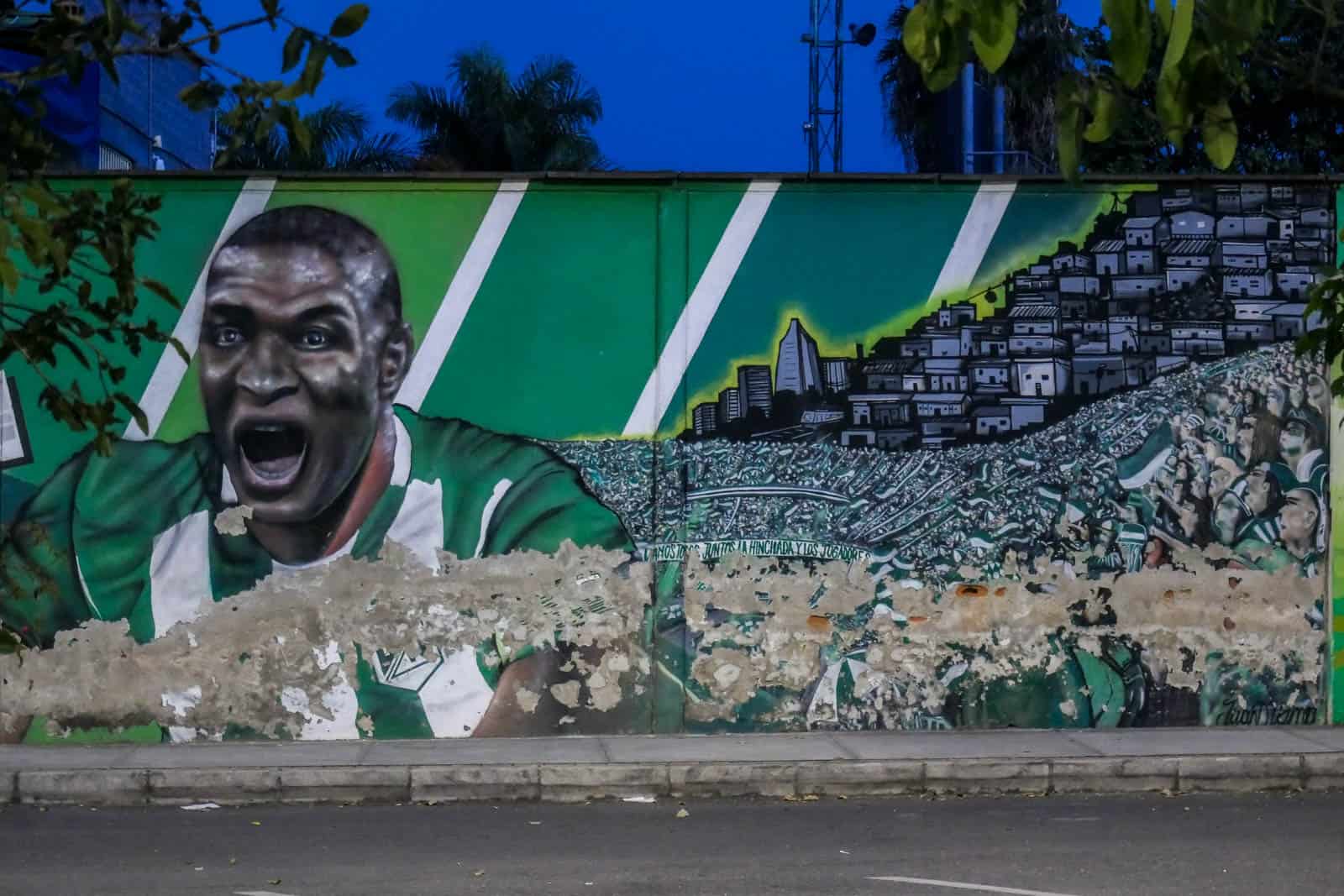 Ontlading na late treffer bij Medellin derby vol pyro en spandoeken