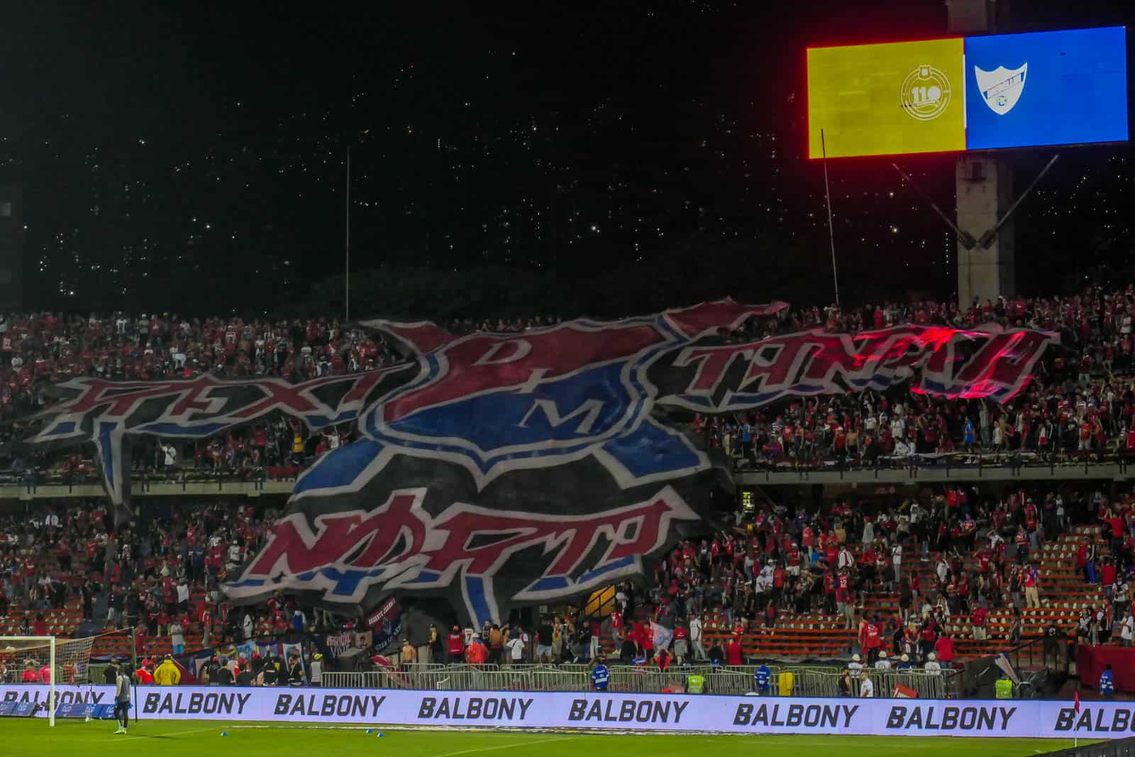 Ontlading na late treffer bij Medellin derby vol pyro en spandoeken