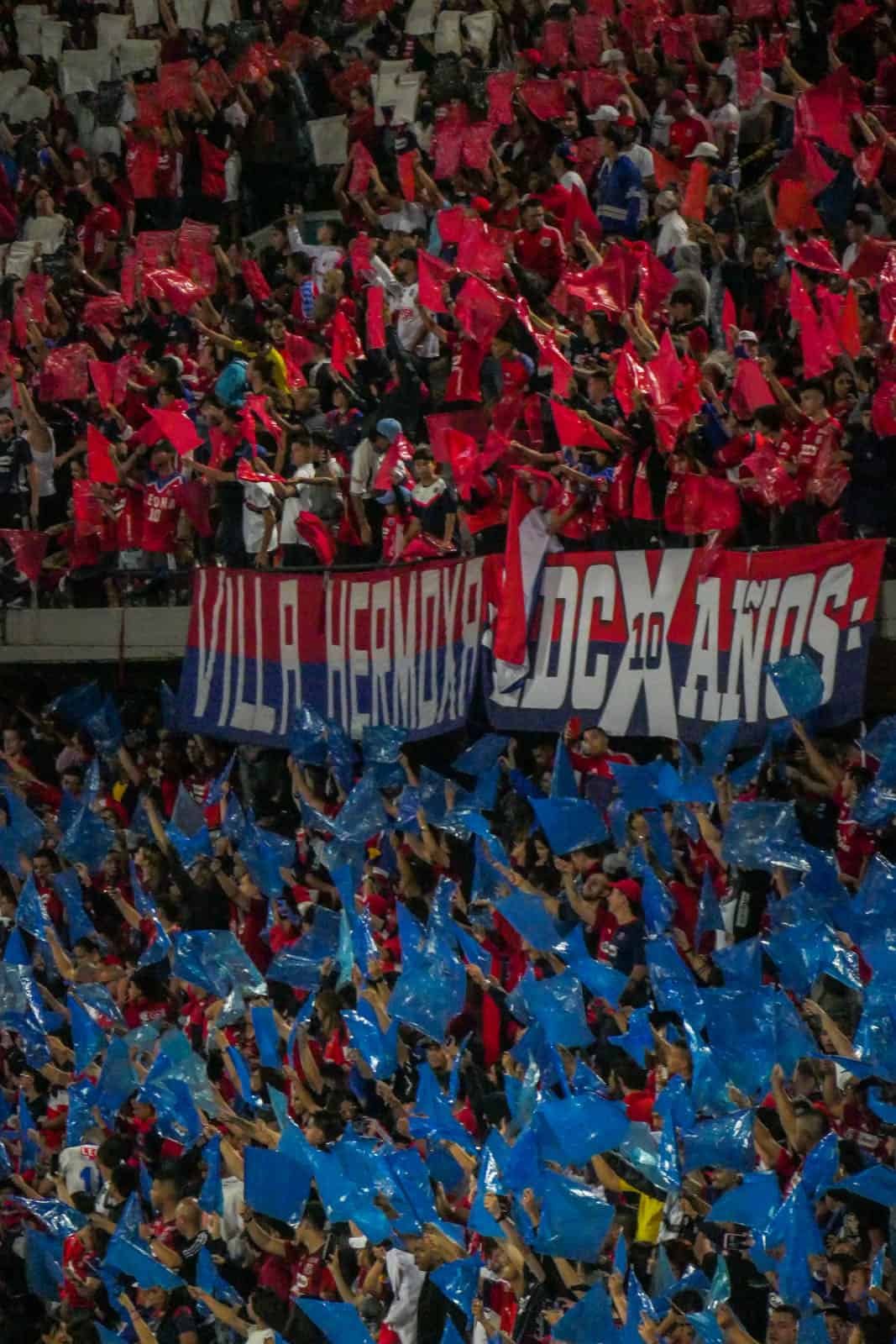Ontlading na late treffer bij Medellin derby vol pyro en spandoeken