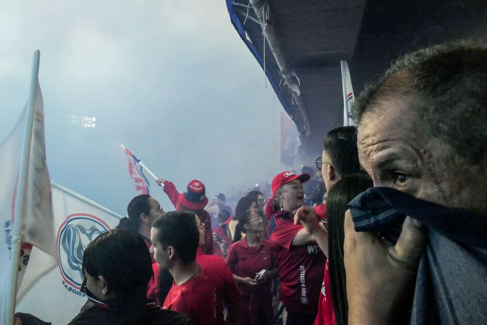 Ontlading na late treffer bij Medellin derby vol pyro en spandoeken