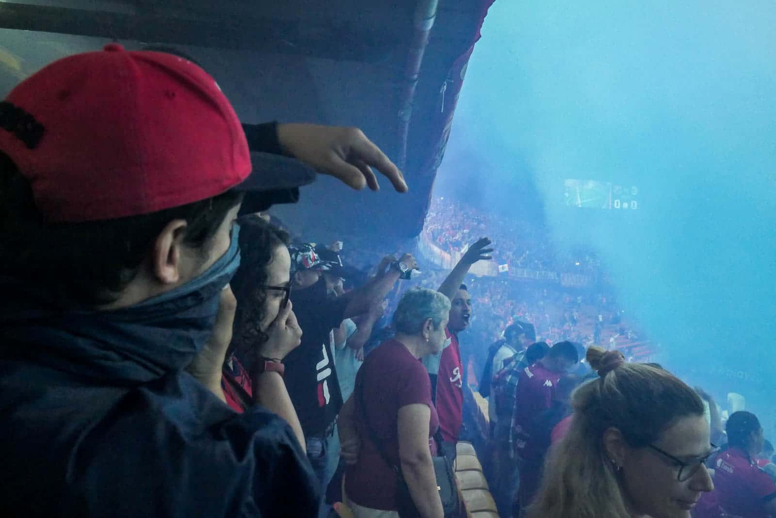 Ontlading na late treffer bij Medellin derby vol pyro en spandoeken