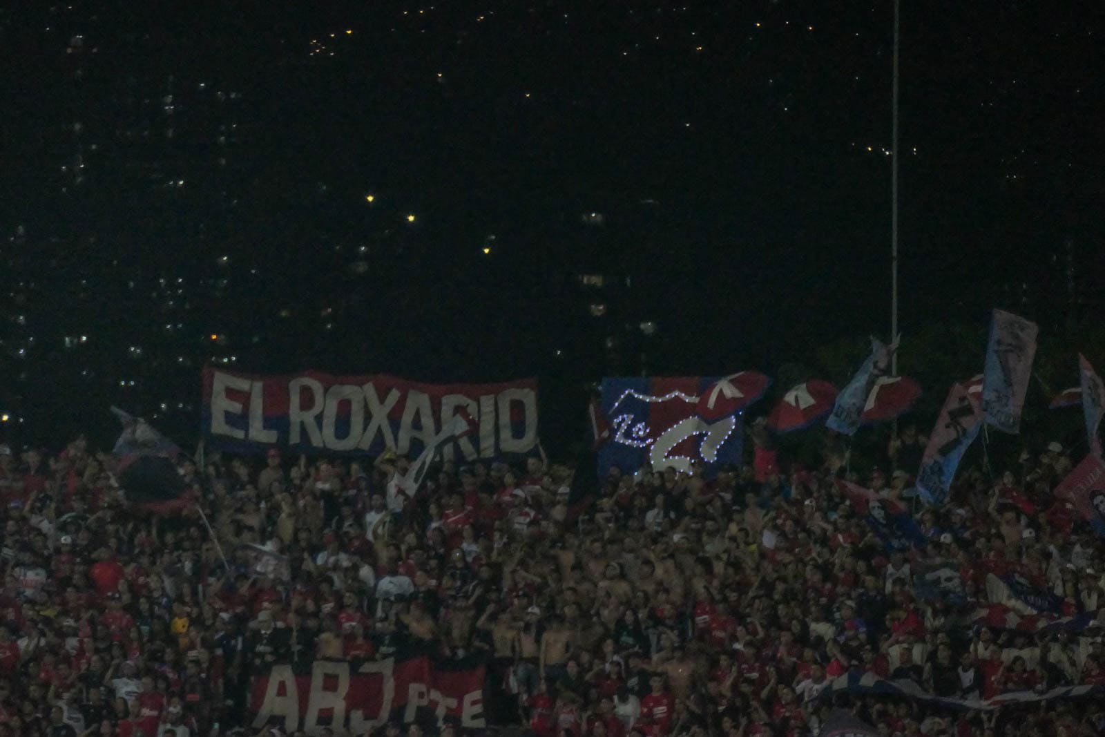 Ontlading na late treffer bij Medellin derby vol pyro en spandoeken