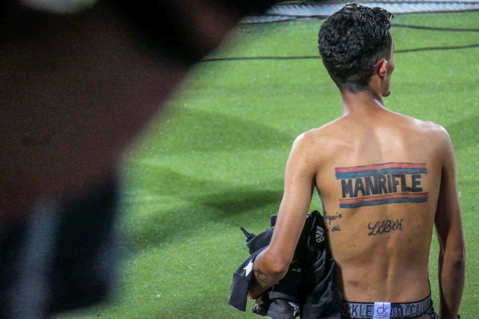 Ontlading na late treffer bij Medellin derby vol pyro en spandoeken