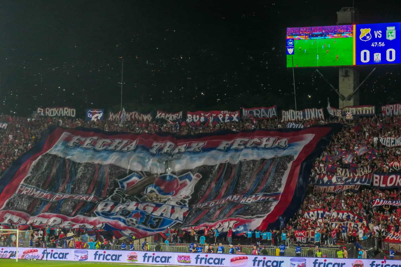 Ontlading na late treffer bij Medellin derby vol pyro en spandoeken
