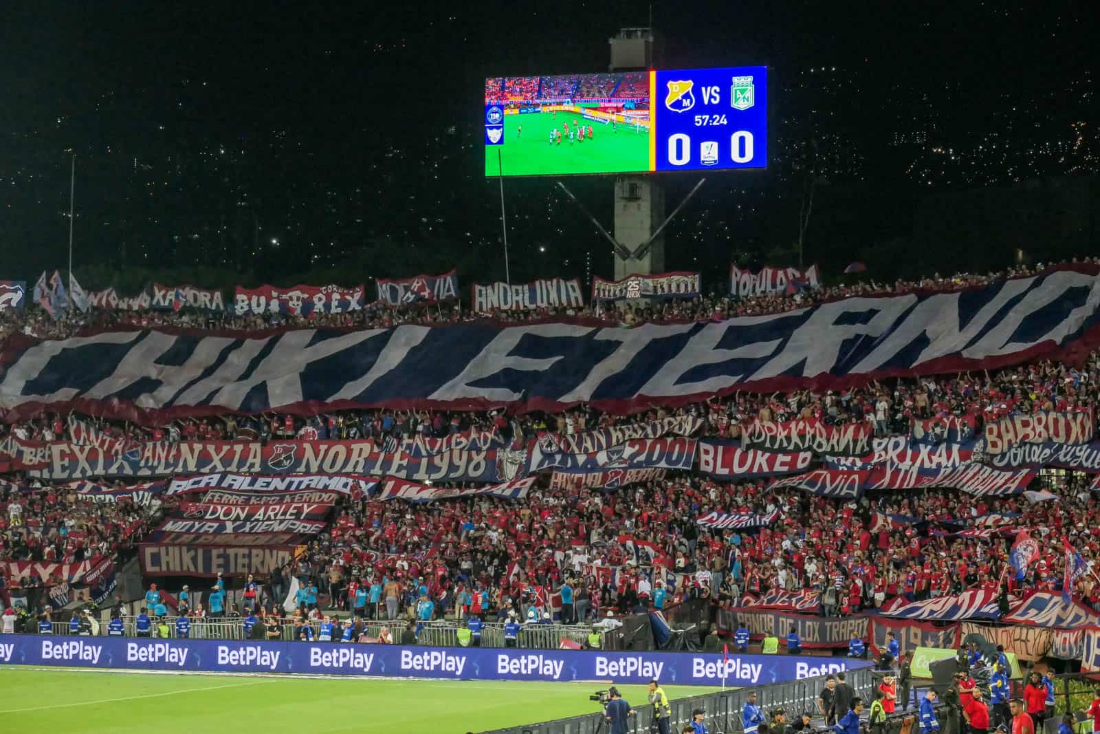 Ontlading na late treffer bij Medellin derby vol pyro en spandoeken