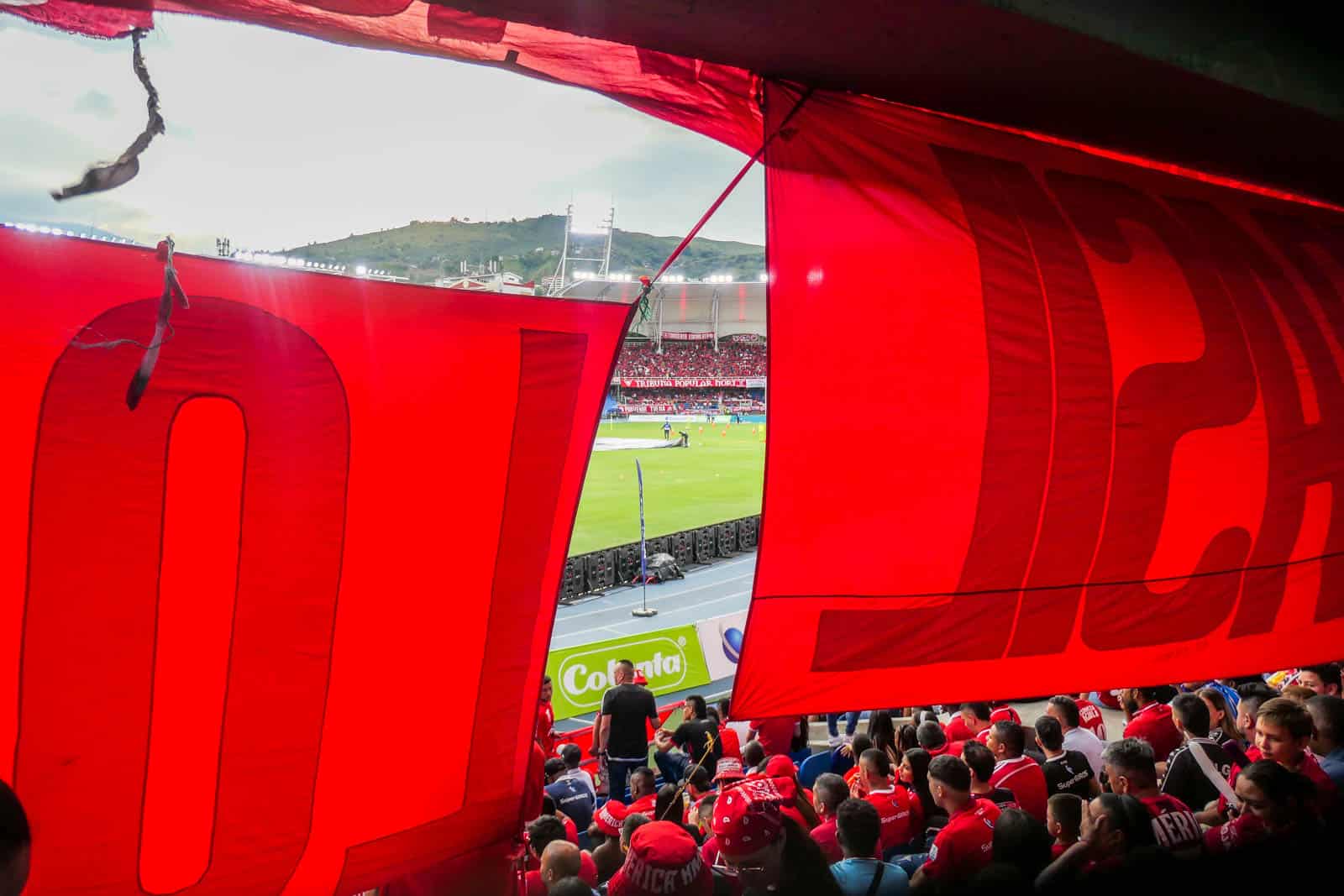 Glansrijke overwinning in Cali derby brengt extase bij supporters America de Cali