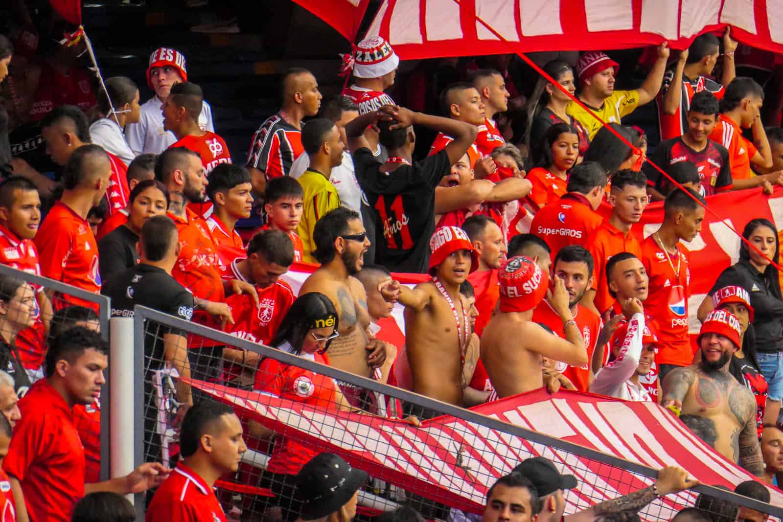 Glansrijke overwinning in Cali derby brengt extase bij supporters America de Cali