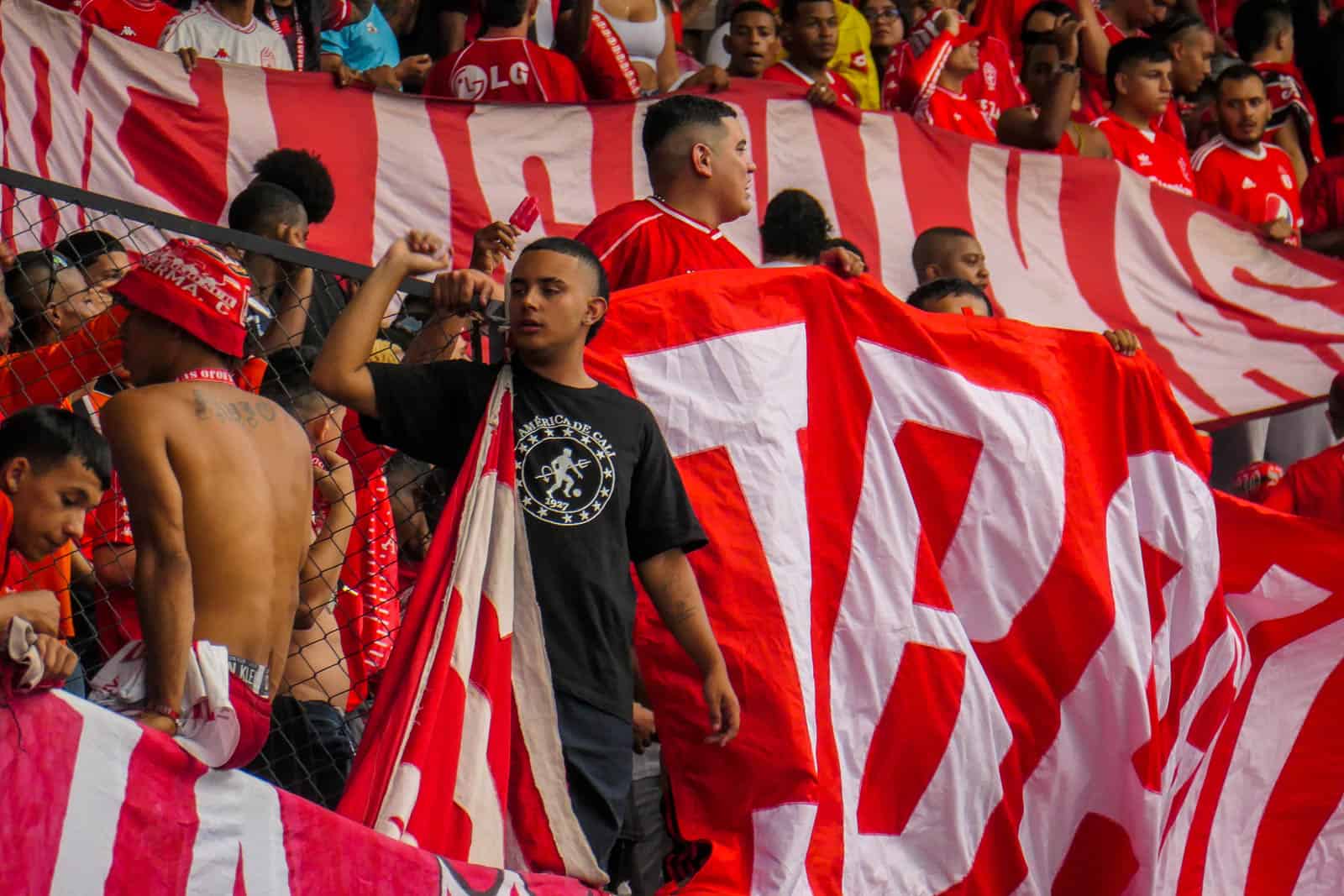 Glansrijke overwinning in Cali derby brengt extase bij supporters America de Cali