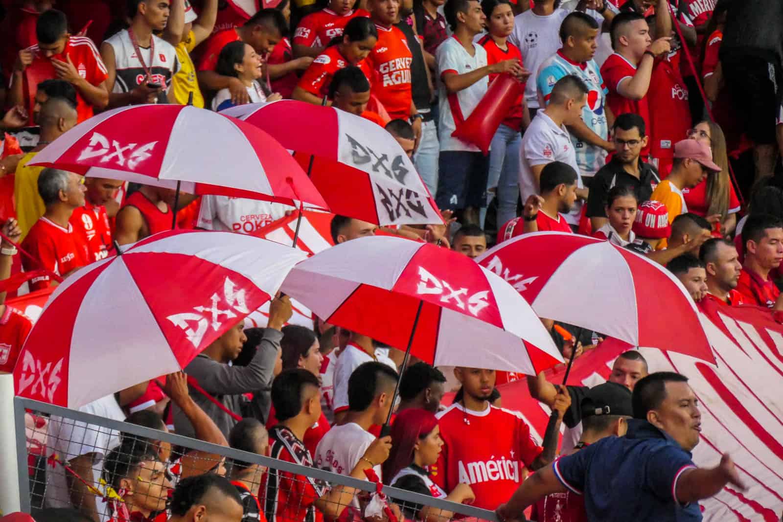 Glansrijke overwinning in Cali derby brengt extase bij supporters America de Cali