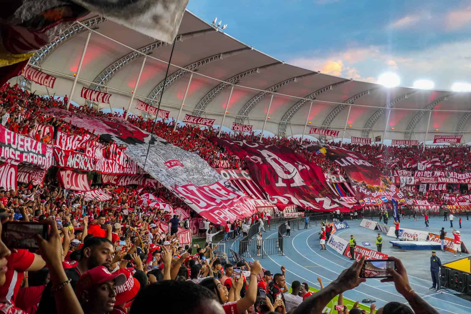 Glansrijke overwinning in Cali derby brengt extase bij supporters America de Cali