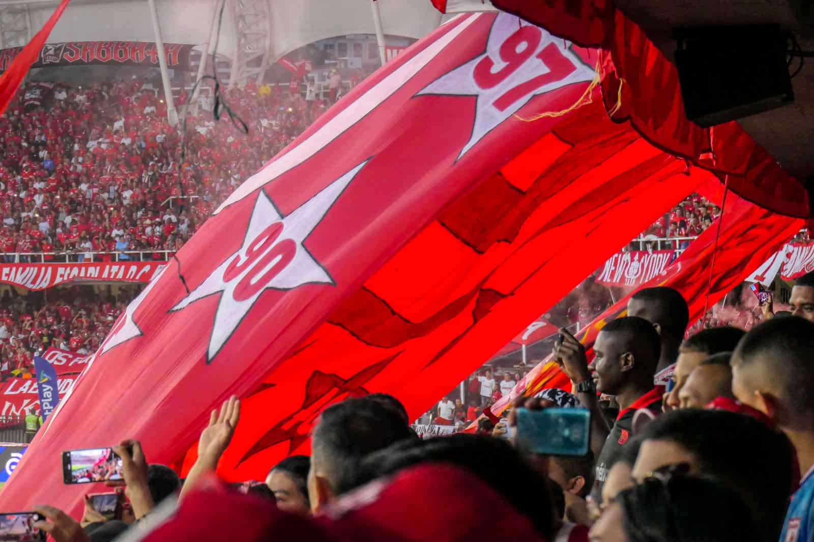 Glansrijke overwinning in Cali derby brengt extase bij supporters America de Cali